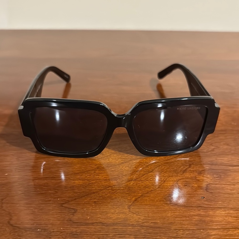NWT Marc Jacobs Black Logo Sunglasses - Picture 3 of 3